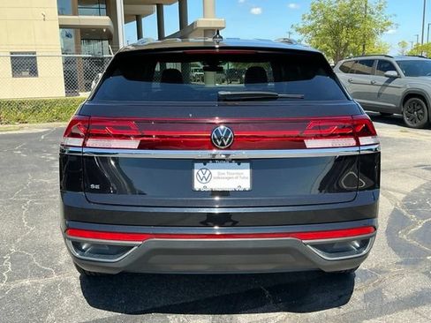 Certified 2024 Volkswagen Atlas Cross Sport SE FWD image 4