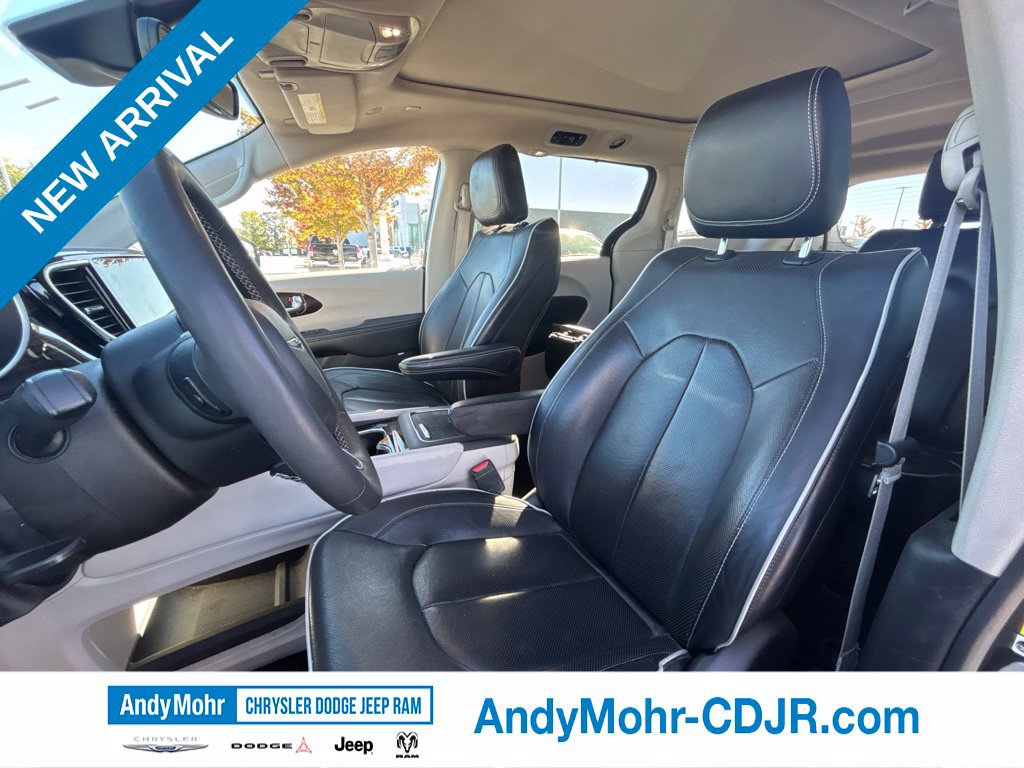 Used 2023 Chrysler Pacifica Limited FWD image 12