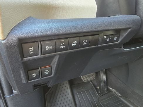 Certified 2022 Toyota Sienna Platinum image 19