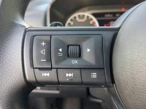 Used 2024 Nissan Rogue S FWD image 61