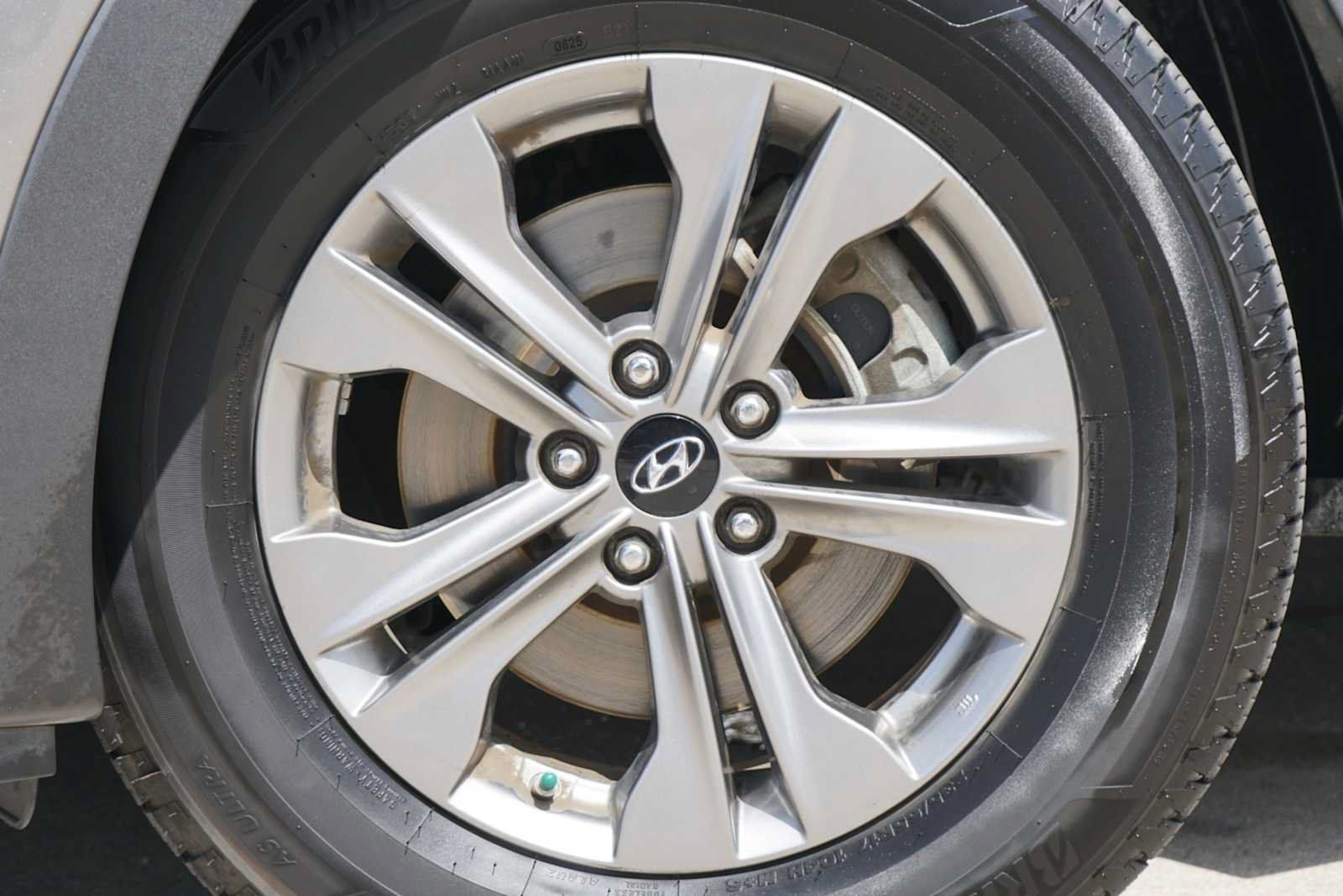 Used 2015 Hyundai Santa Fe Sport AWD/4WD image 2
