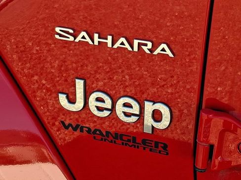 Used 2019 Jeep Wrangler Unlimited Sahara w/ Uconnect 4C Nav & Sound Group AWD/4WD image 30