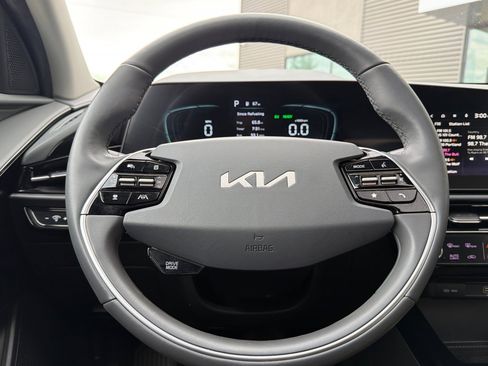 Used 2023 Kia Niro SX image 24