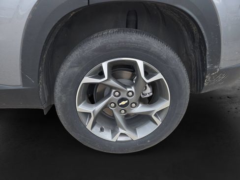 Used 2025 Chevrolet Trax LT FWD image 13