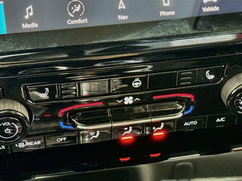 Used 2024 Jeep Grand Cherokee Limited 4xe AWD/4WD image 4