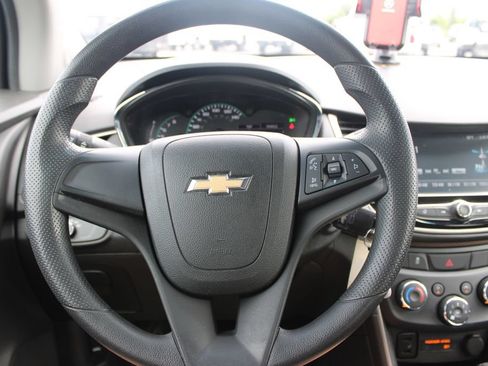 Used 2017 Chevrolet Trax LS FWD image 30