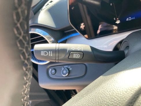 New 2026 Chevrolet Trax LT w/ Sunroof Package FWD image 23