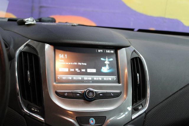 Used 2018 Chevrolet Cruze LT w/ LT Convenience Package FWD image 17