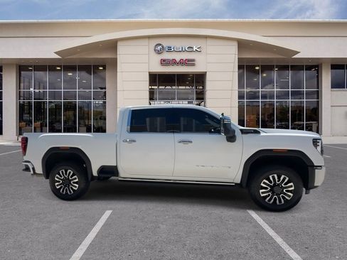 Certified 2024 GMC Sierra 2500 Denali Ultimate w/ Max Trailering Package AWD/4WD image 23