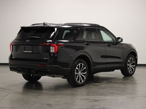 Used 2025 Ford Explorer ST-Line AWD/4WD image 9