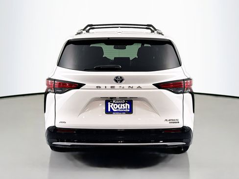 Used 2022 Toyota Sienna Platinum image 6