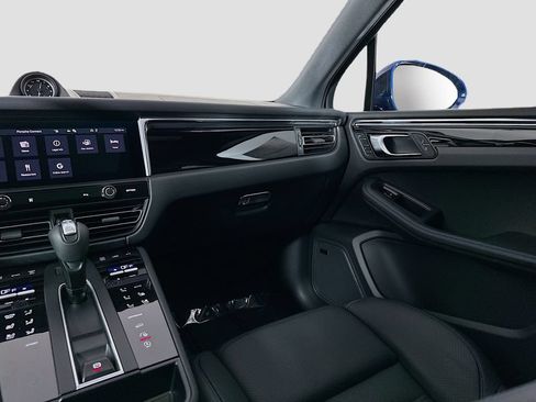 Certified 2026 Porsche Macan AWD/4WD image 22