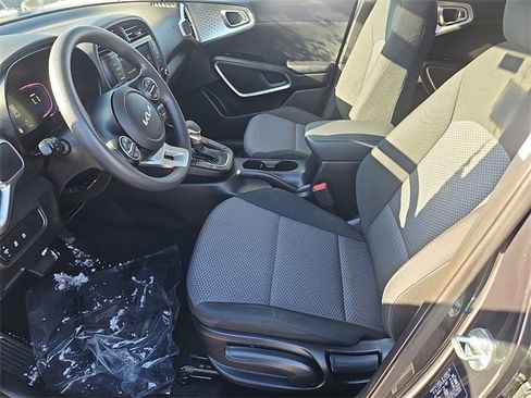 Used 2023 Kia Soul LX w/ LX Technology Package image 24