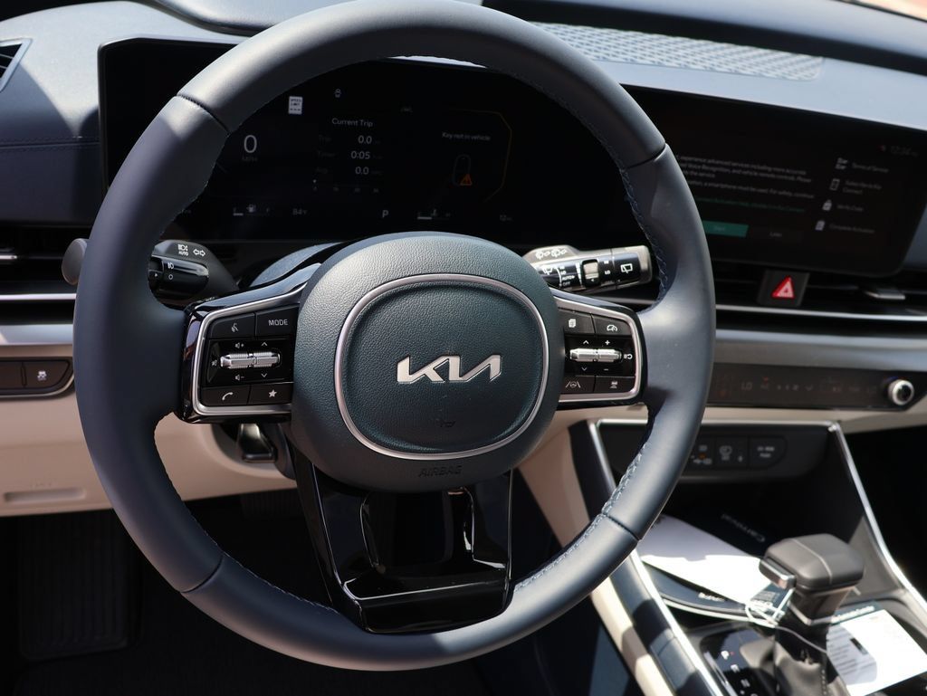 New 2026 Kia Carnival SX w/ SX Dark Edition Package FWD image 25