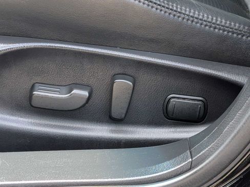 Used 2018 INFINITI Q70 Luxe RWD image 15