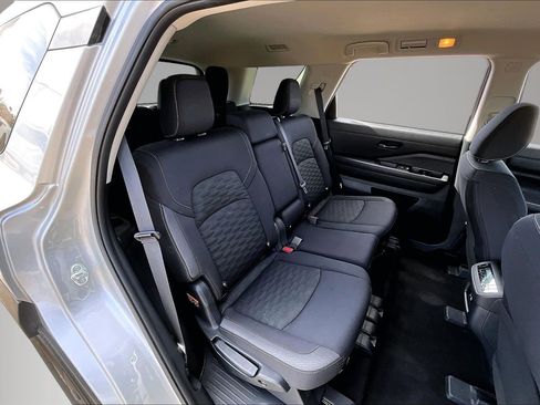 Used 2024 Nissan Pathfinder SV image 25