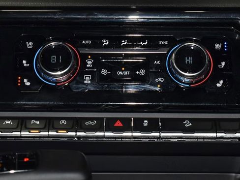 Used 2024 GMC Sierra 1500 AT4 w/ AT4 Preferred Package image 19