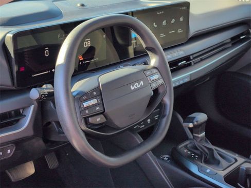 Used 2025 Kia K4 LXS image 15