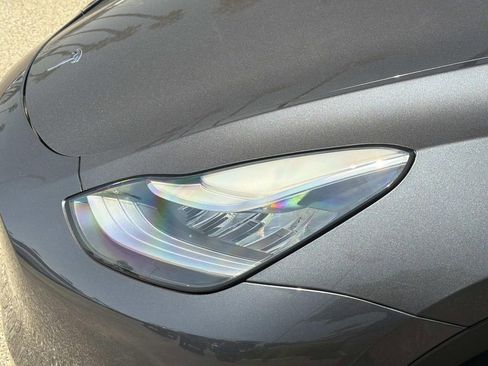 Used 2021 Tesla Model Y Long Range AWD/4WD image 9