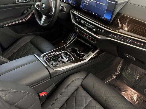 Used 2024 BMW X7 xDrive40i w/ M Sport Package AWD/4WD image 34
