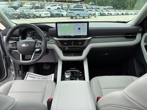 Used 2025 Ford Explorer Platinum w/ Ultimate Package AWD/4WD image 19