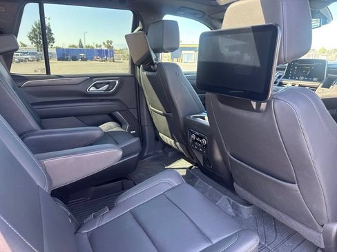 Used 2024 Chevrolet Tahoe Z71 w/ Luxury Package AWD/4WD image 15