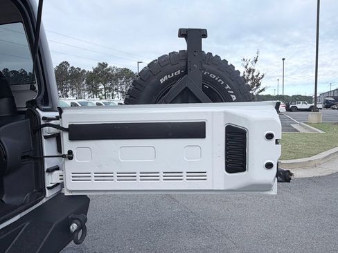 Used 2013 Jeep Wrangler Unlimited Sport image 29