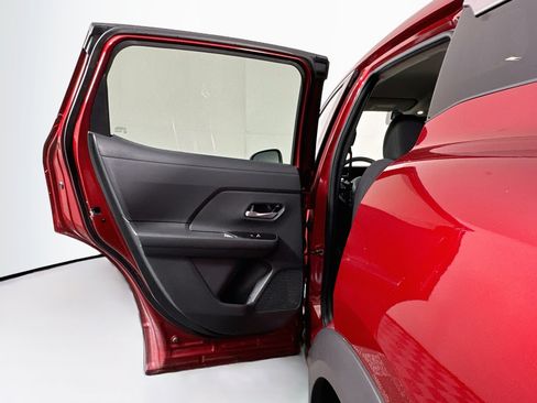 Used 2025 Nissan Kicks SV AWD/4WD image 24