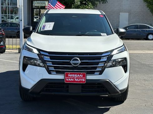 Used 2024 Nissan Rogue S FWD image 12