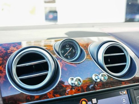 Used 2017 Bentley Bentayga image 29