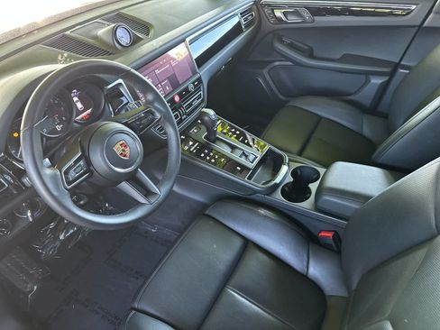 Used 2026 Porsche Macan AWD/4WD image 4
