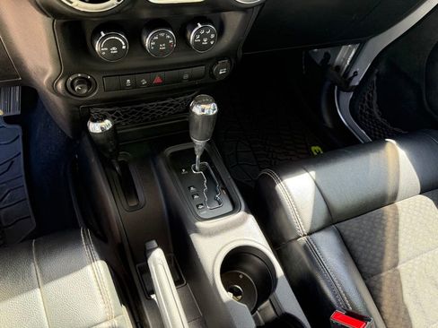 Used 2012 Jeep Wrangler Rubicon AWD/4WD image 22
