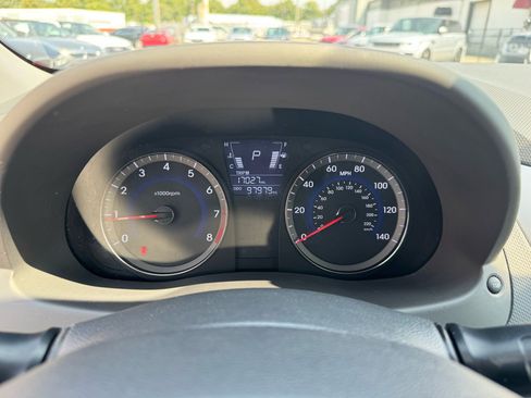 Used 2013 Hyundai Accent GLS w/ Premium Pkg image 28