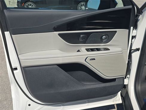 New 2026 Lincoln Nautilus Reserve w/ Jet Appearance Package AWD/4WD image 13