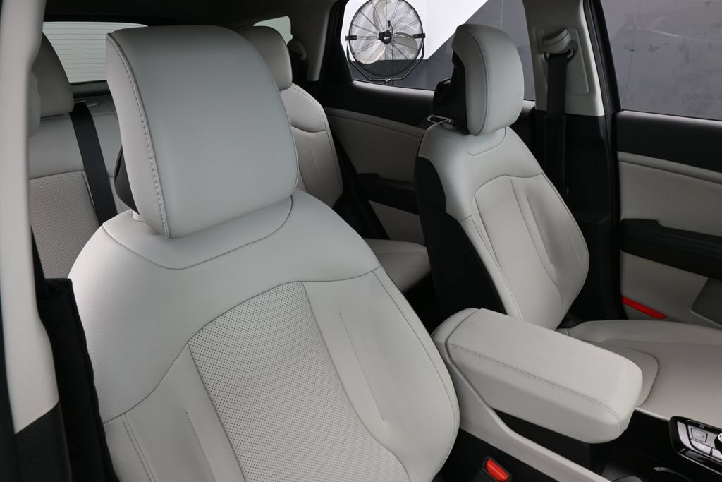 Used 2024 Kia Sportage EX FWD image 42