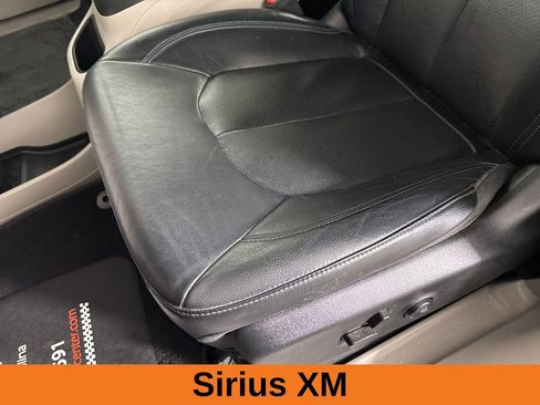 Used 2021 Chrysler Pacifica Touring-L w/ Uconnect Theater Family Group image 14