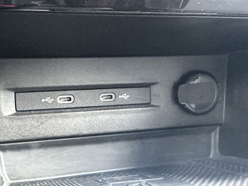 Used 2023 Volkswagen Taos SE image 31