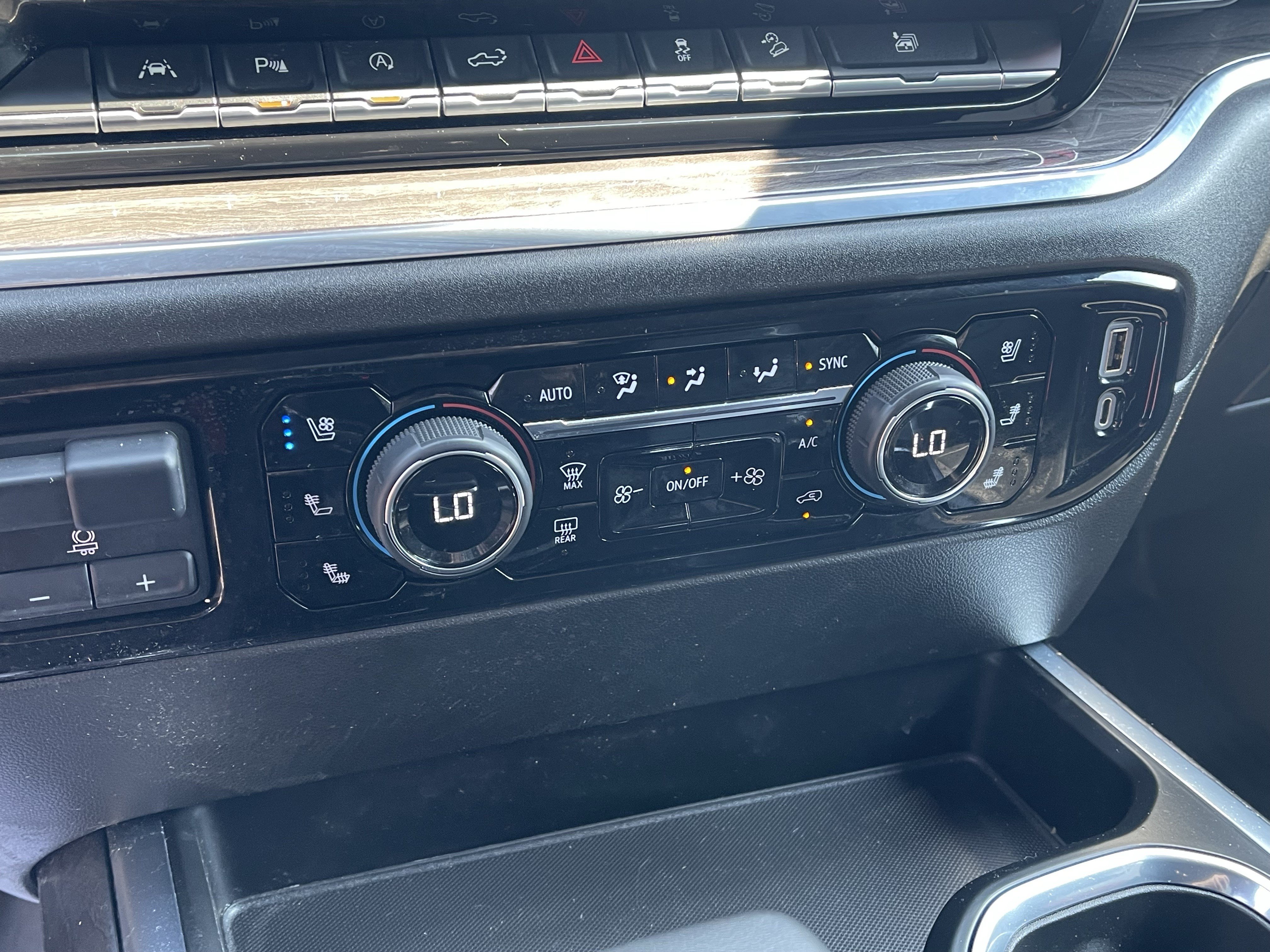 Used 2022 Chevrolet Silverado 1500 LTZ AWD/4WD image 21