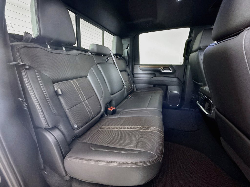 Used 2024 Chevrolet Silverado 2500 High Country w/ High Country Premium Package AWD/4WD image 29