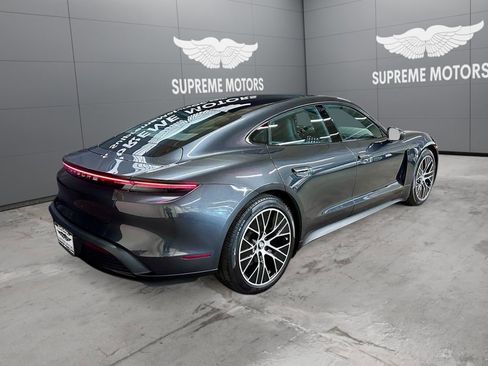 Used 2021 Porsche Taycan image 2