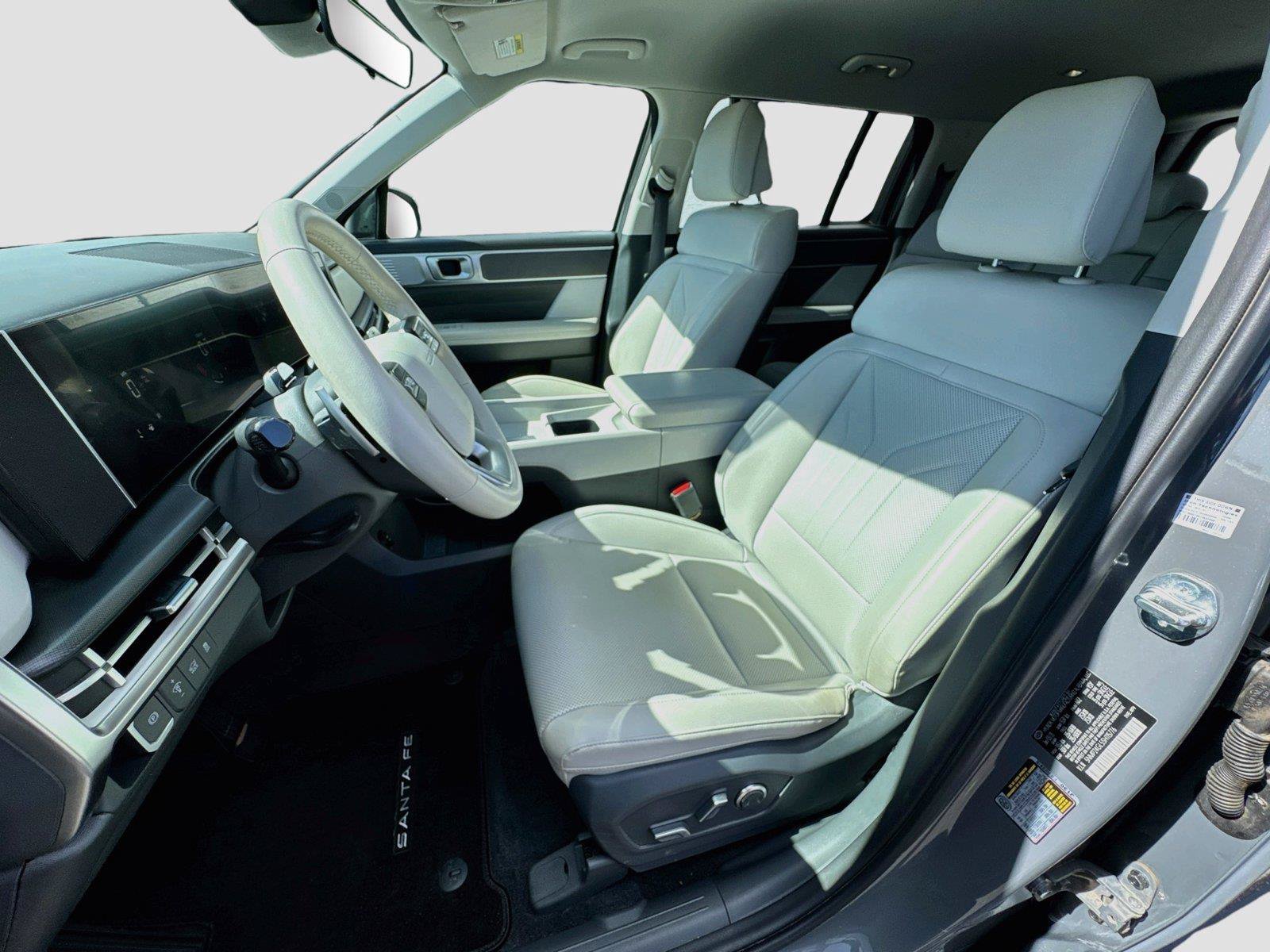 Used 2025 Hyundai Santa Fe SEL FWD image 15