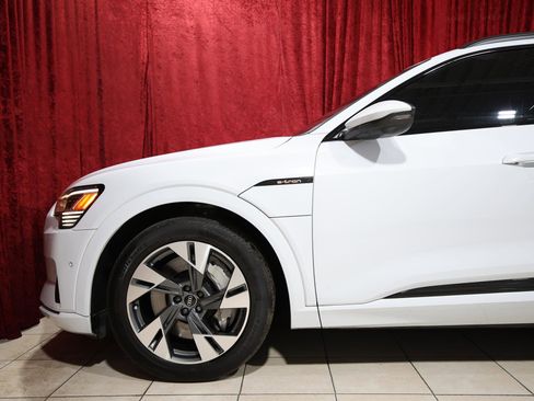 Used 2021 Audi e-tron Premium w/ Convenience Plus Package image 5