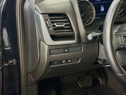 Used 2025 Nissan Rogue SV image 17