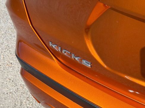 Used 2021 Nissan Kicks SR w/ SR Premium Package image 11