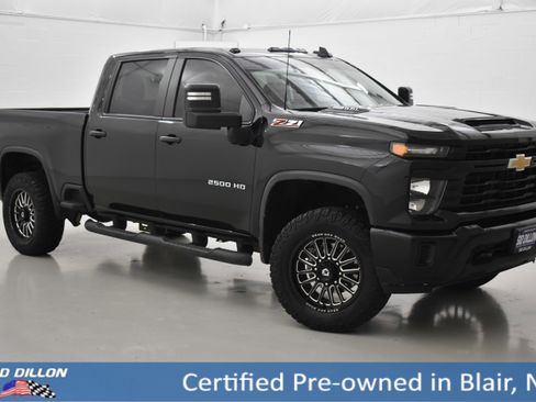 Used 2024 Chevrolet Silverado 2500 Custom w/ Custom Value Package image 11