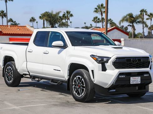 Used 2026 Toyota Tacoma TRD Sport AWD/4WD image 4