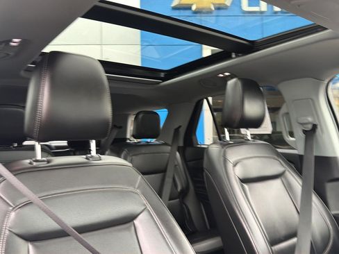 Used 2022 Ford Explorer XLT w/ Equipment Group 202A AWD/4WD image 13