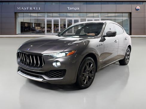 Used 2018 Maserati Levante GranLusso AWD/4WD image 7
