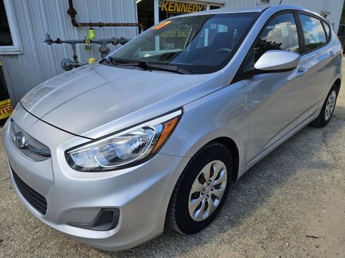 Used 2017 Hyundai Accent SE FWD image 3
