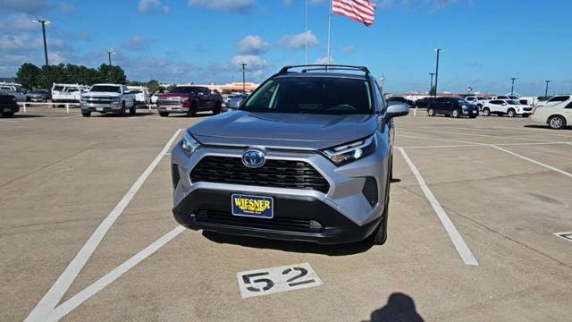 Used 2022 Toyota RAV4 XLE w/ Convenience Package AWD/4WD image 3